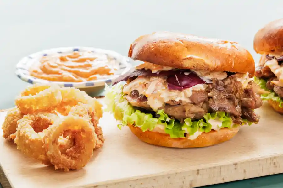 Ankburgare med lökringar