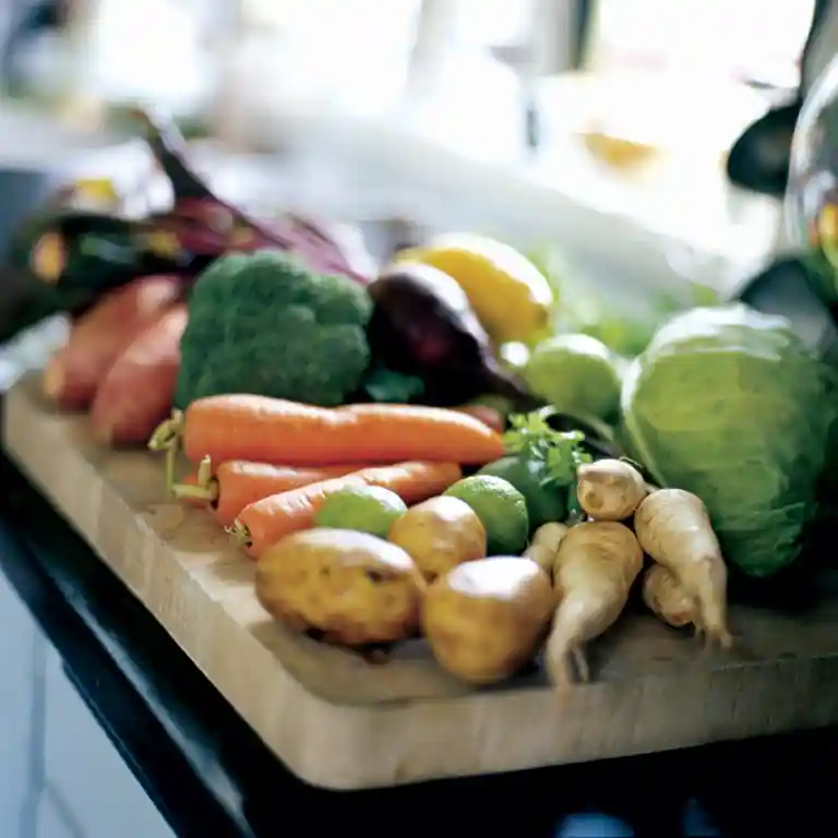 Bagte rødbeder og rå æbler med honning- og sojamarinade