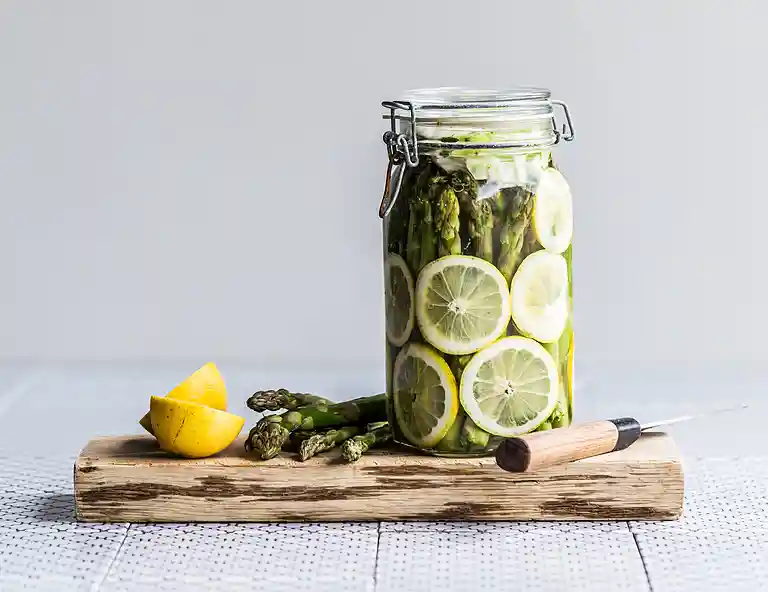 Fermenteret asparges med citron