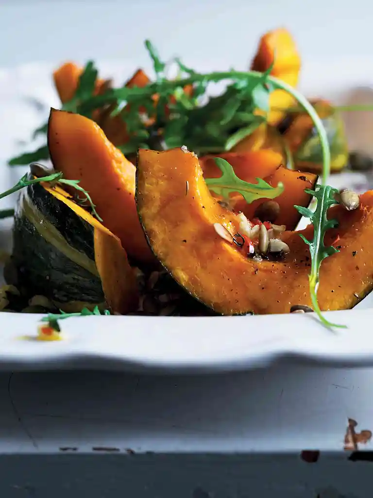 Græskar med blå birkes, cherrytomater, persilleolie og feta