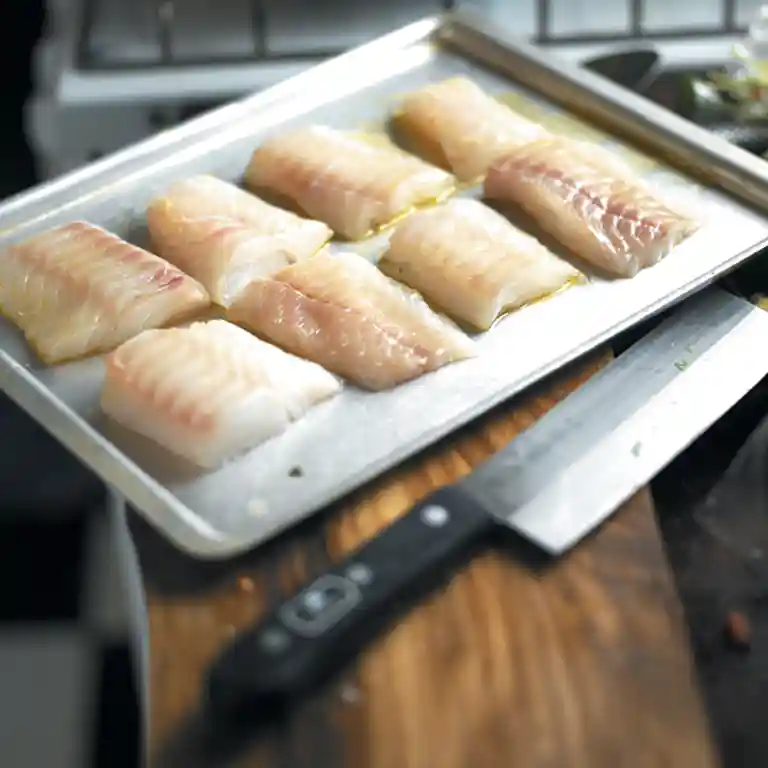 Gratineret isingfilet med svampe og timian