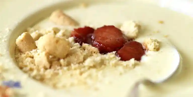 Koldskål med jordbær