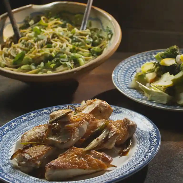 Pasta med kylling, ærter og mynte