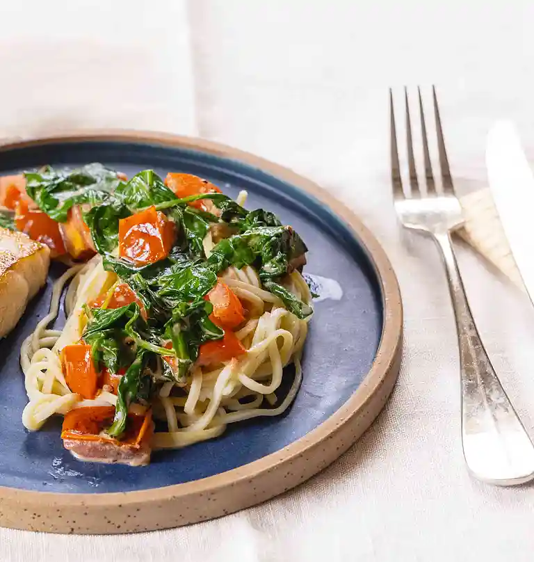 Frisk pasta med spinat og champignon