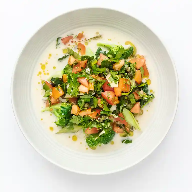 Torskefisk i kokoscreme med miso, broccoli og tomat-spinatsalat