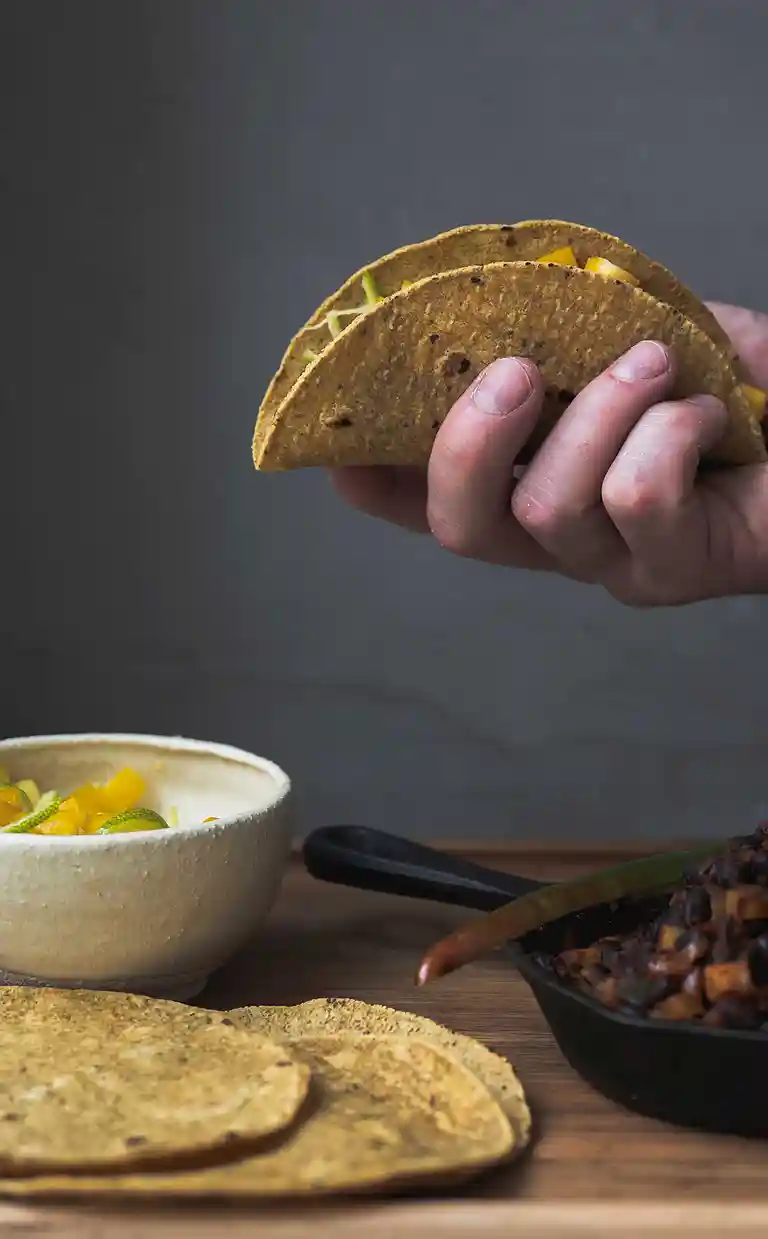 Torskefisk i majstortillas med habanero, fennikel, lime, tomat og madagurk