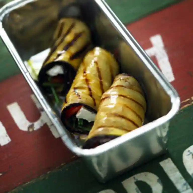 Aubergine med tomatsalsa och fetaost