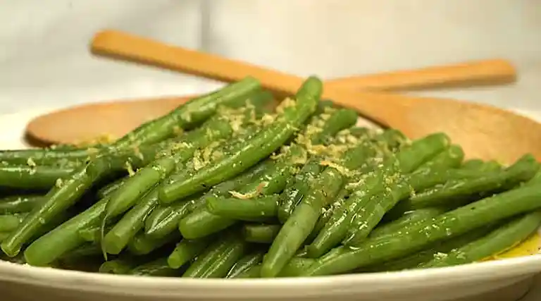 Bönsallad med citron och vitlök